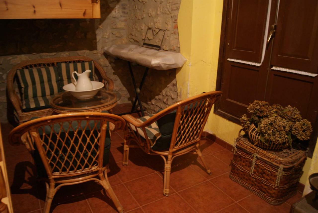 Casa Sara Appartement La Franca Buitenkant foto